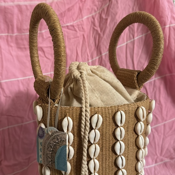 Handcrafted Shell Purse - Picture 4 of 6